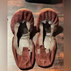 Yosi Samara flats. Size 8. Never worn. In original box. Burgundy color